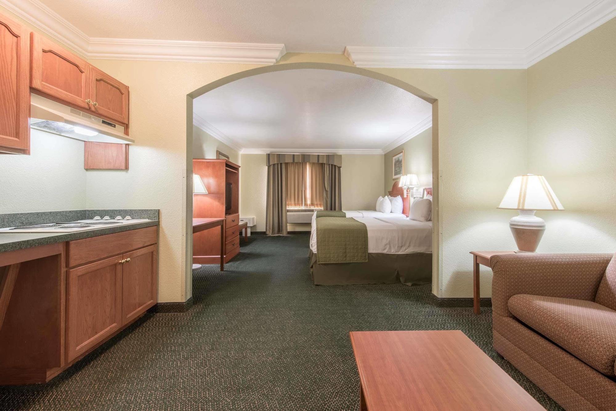 Surestay Plus By Best Western Fort Worth Benbrook Exterior photo